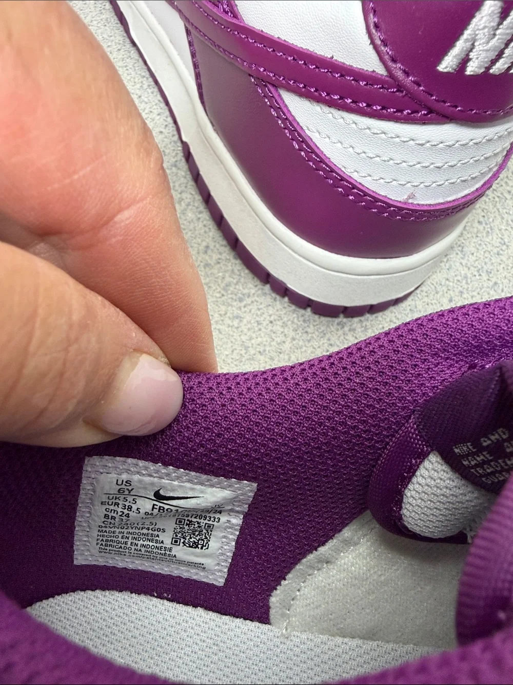 Nike Kids Low-Top Sneakers in Purple and White